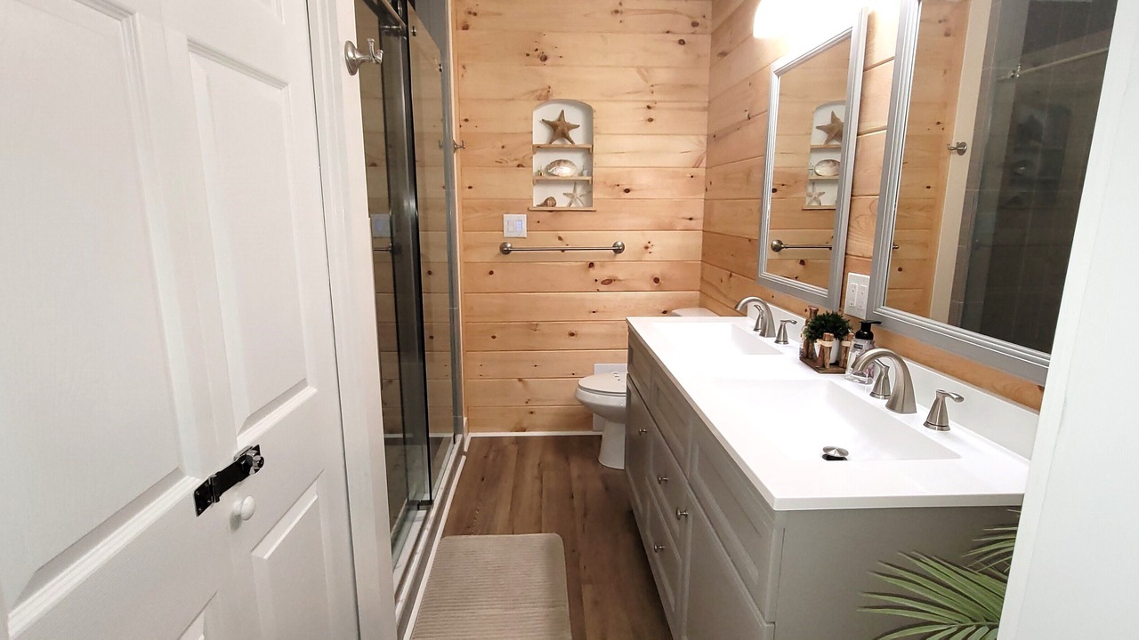 Photo of Bathroom in Country Club Estates