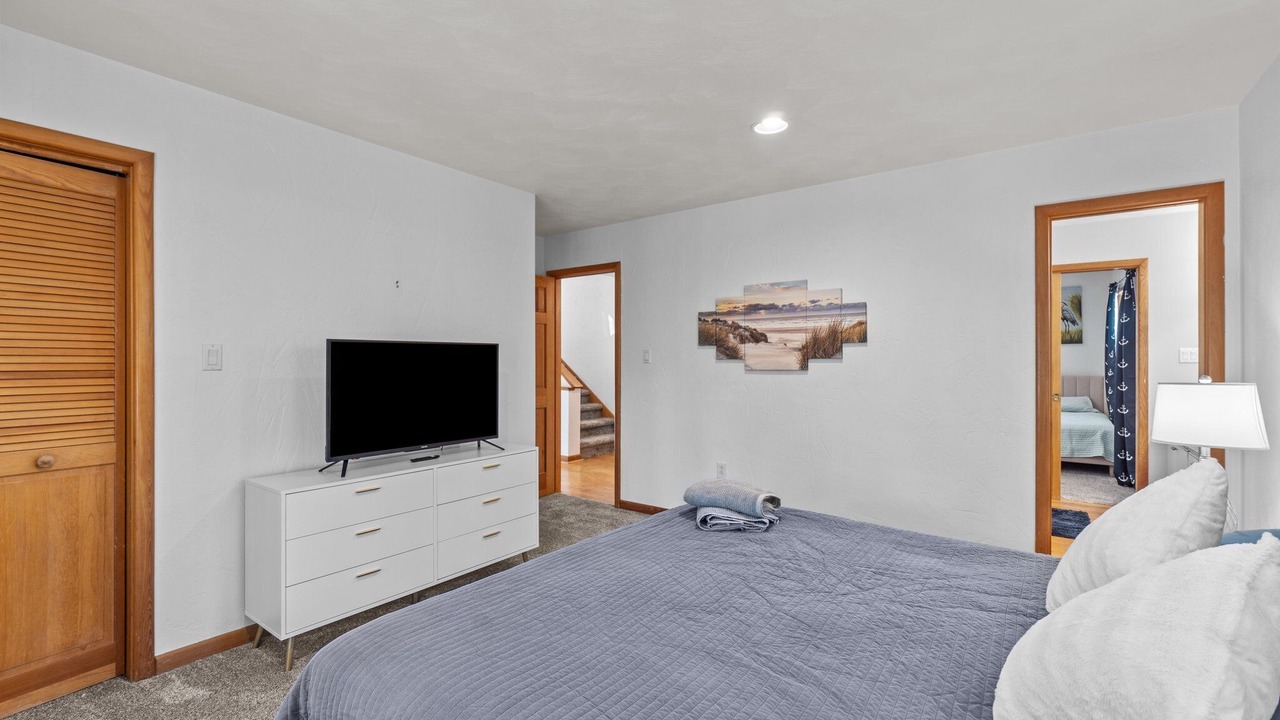 Photo of Bedroom in Monteray Shores