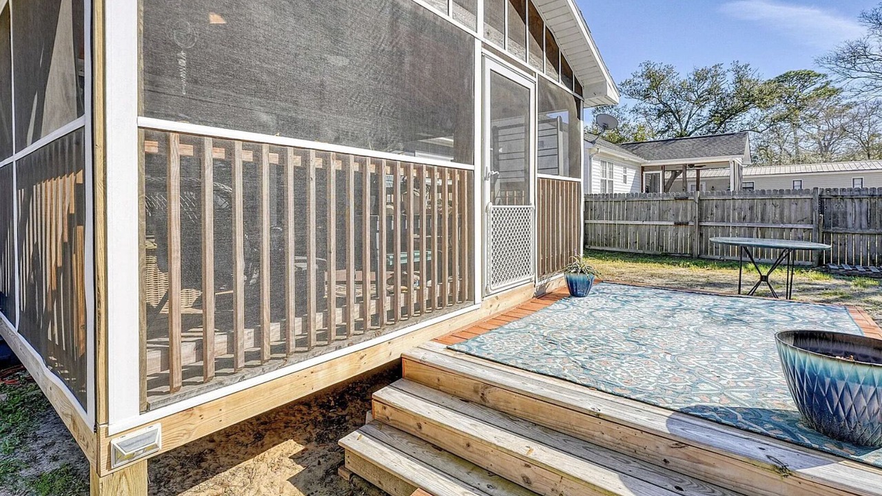 Photo of Patio Balcony in Tranquil Harbour