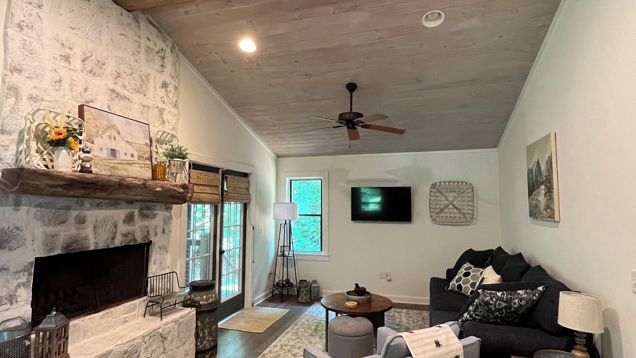 Photo of Livingroom in Cullowhee