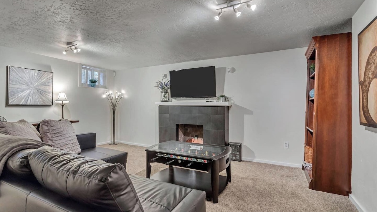 Photo of Livingroom in Yalecrest