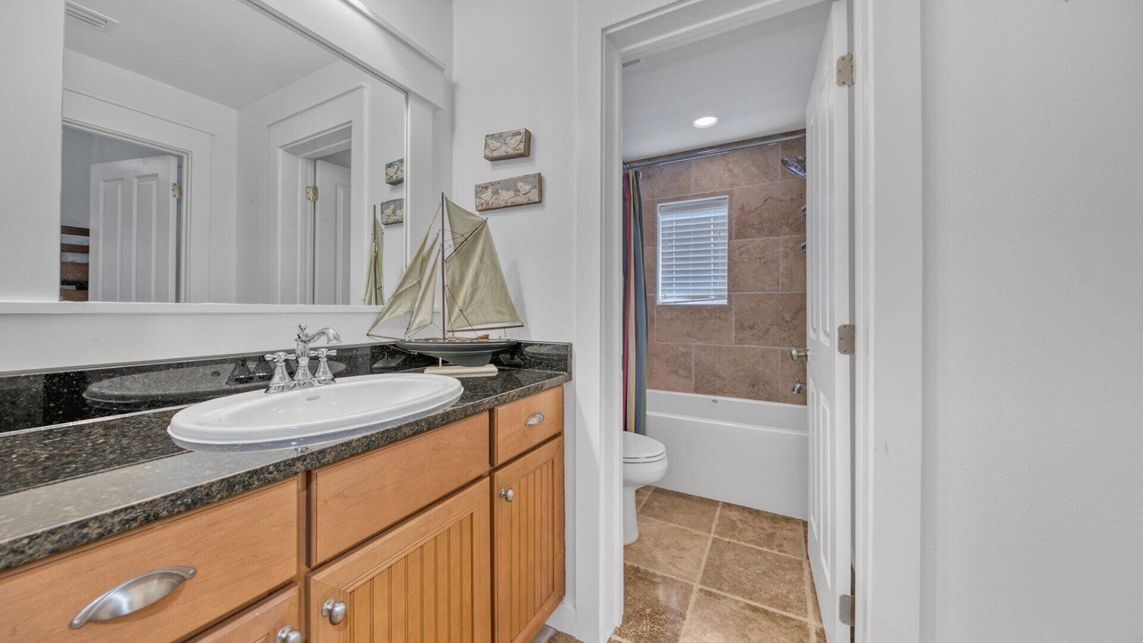 Photo of Bathroom in Laurel Grove