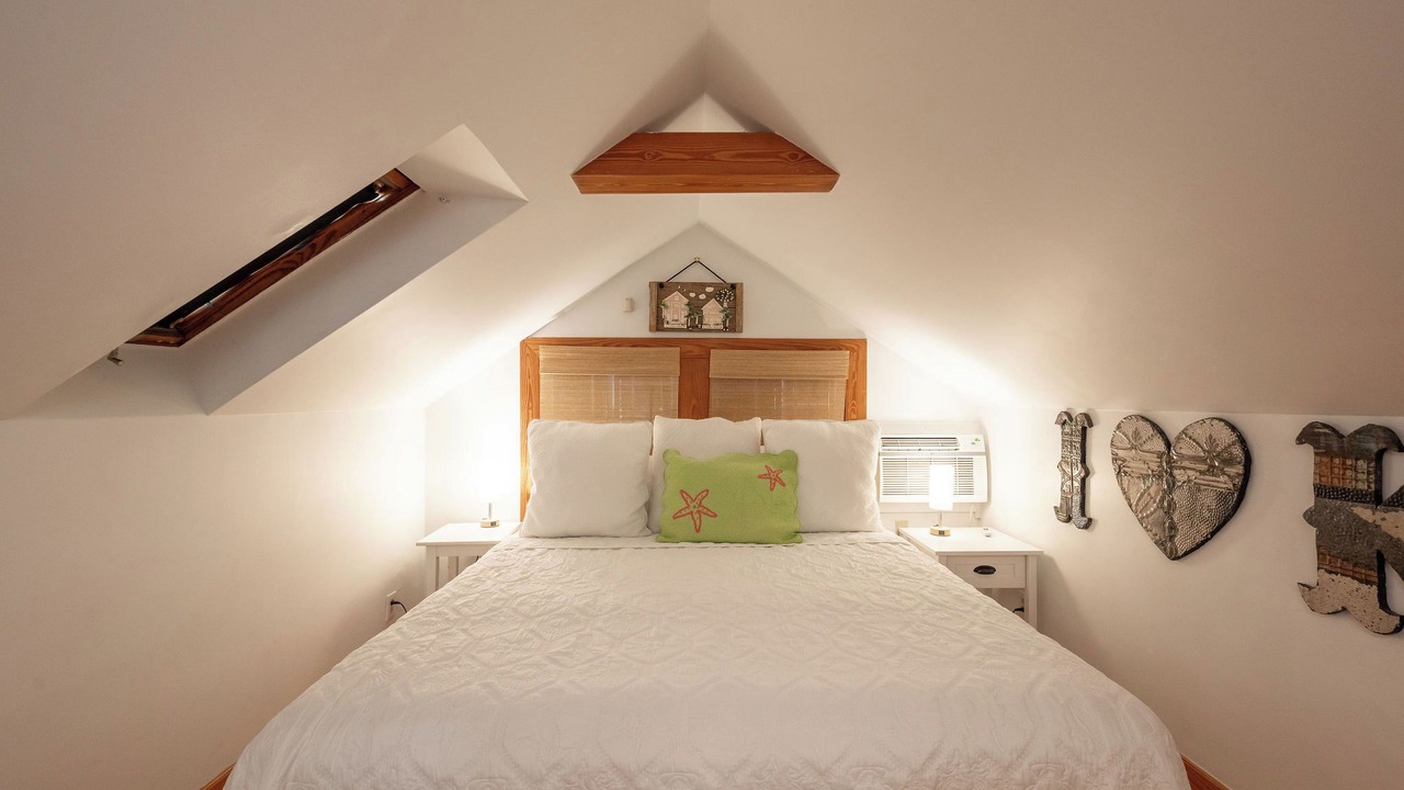 Photo of Bedroom in Historic Seaport