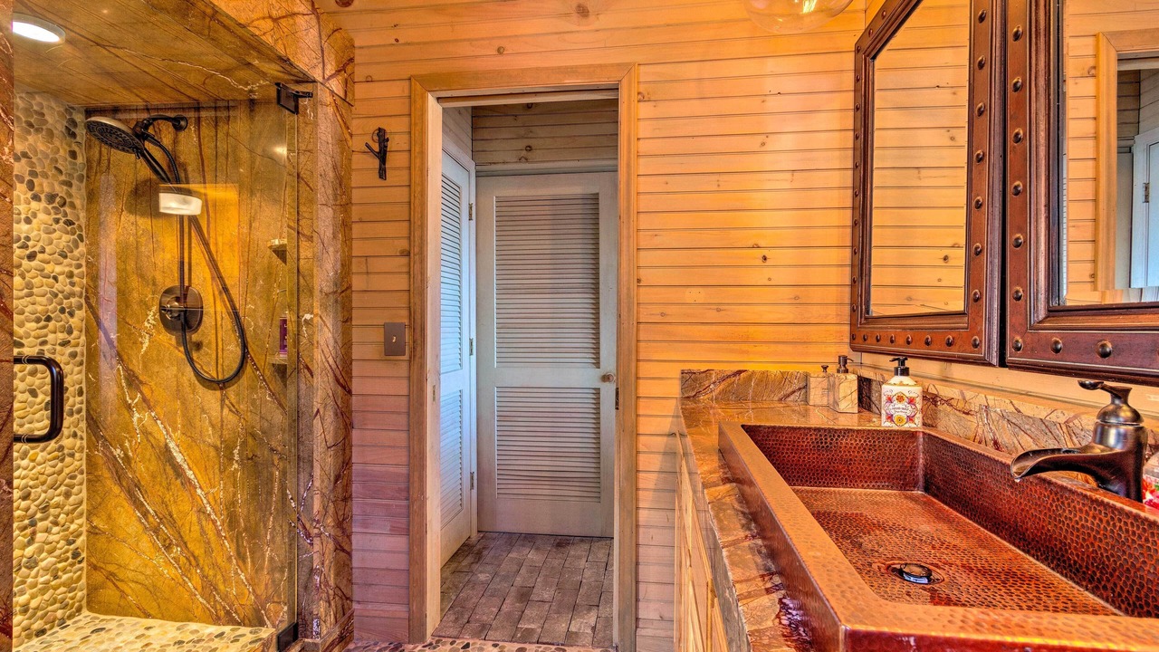 Photo of Bathroom in Maggie Valley