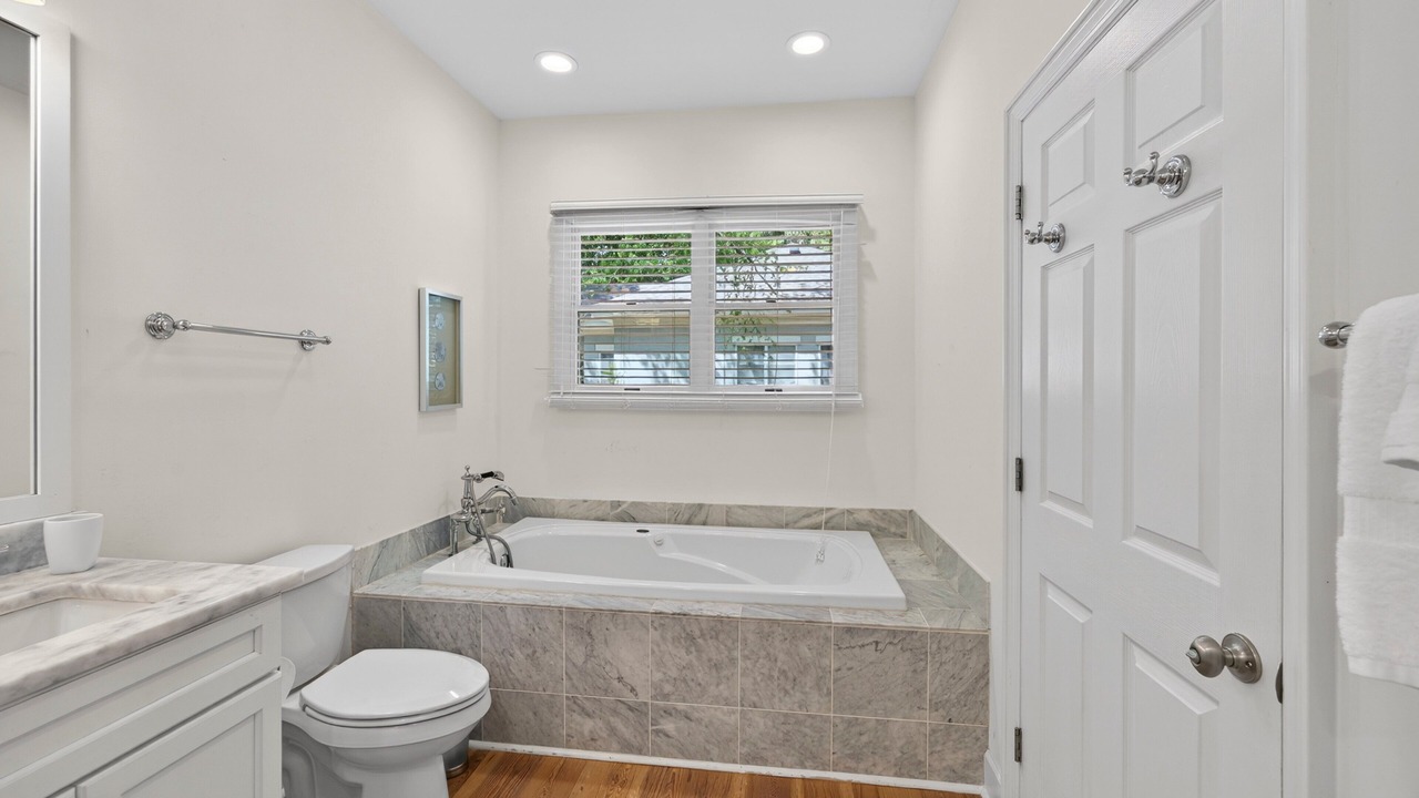 Photo of Bathroom in Vanderhorst Plantation