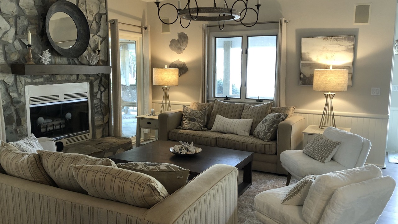 Photo of Livingroom in Corolla Light