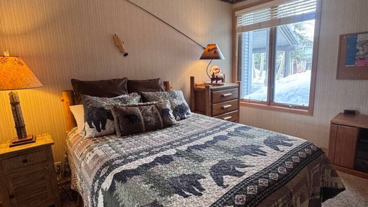 Photo of Bedroom in Mammoth Lakes