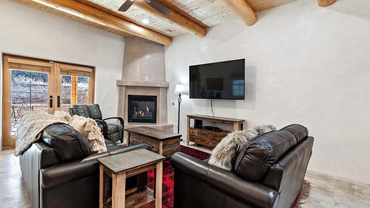 Photo of Livingroom in Northeast Santa Fe