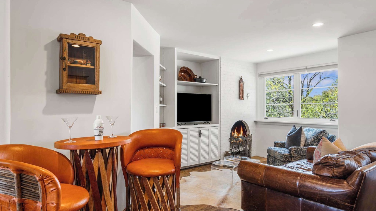 Photo of Livingroom in Northeast Santa Fe