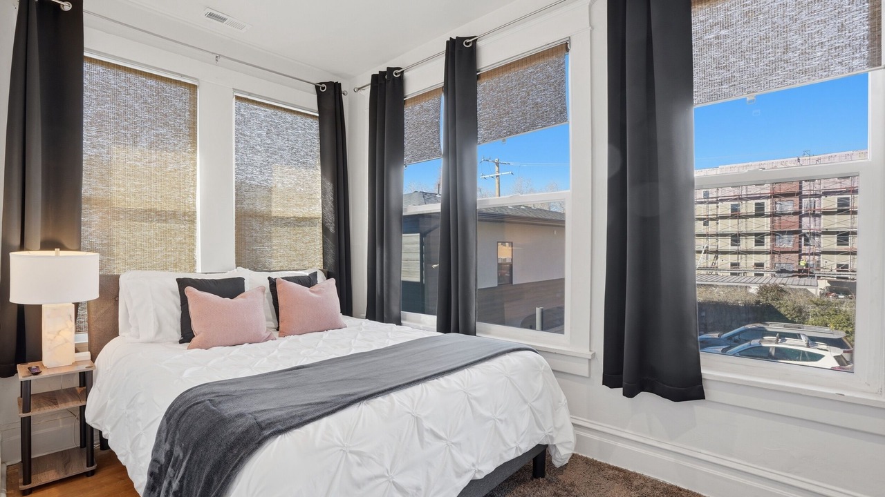 Photo of Bedroom in Central City