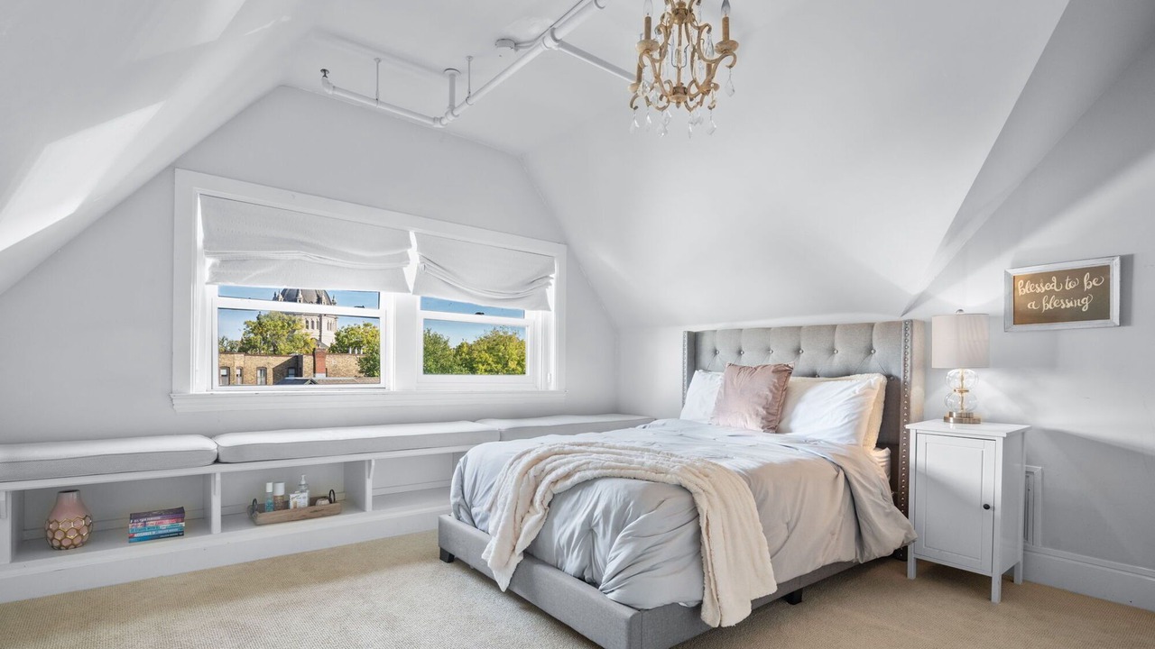 Photo of Bedroom in Summit - University