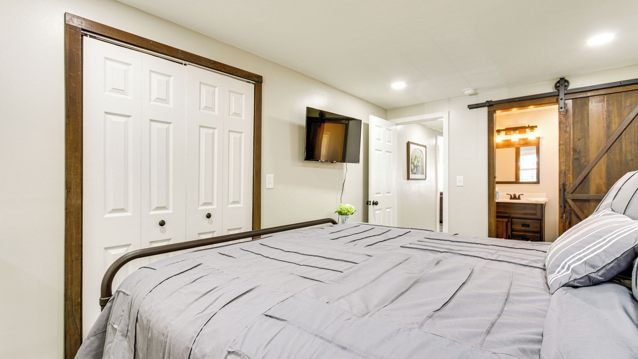 Photo of Bedroom in Lawrenceburg