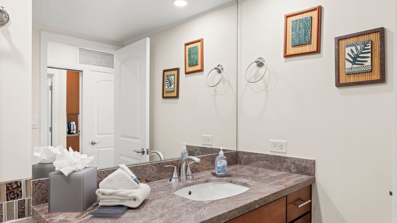 Photo of Bathroom in Historic Lahaina Front Street