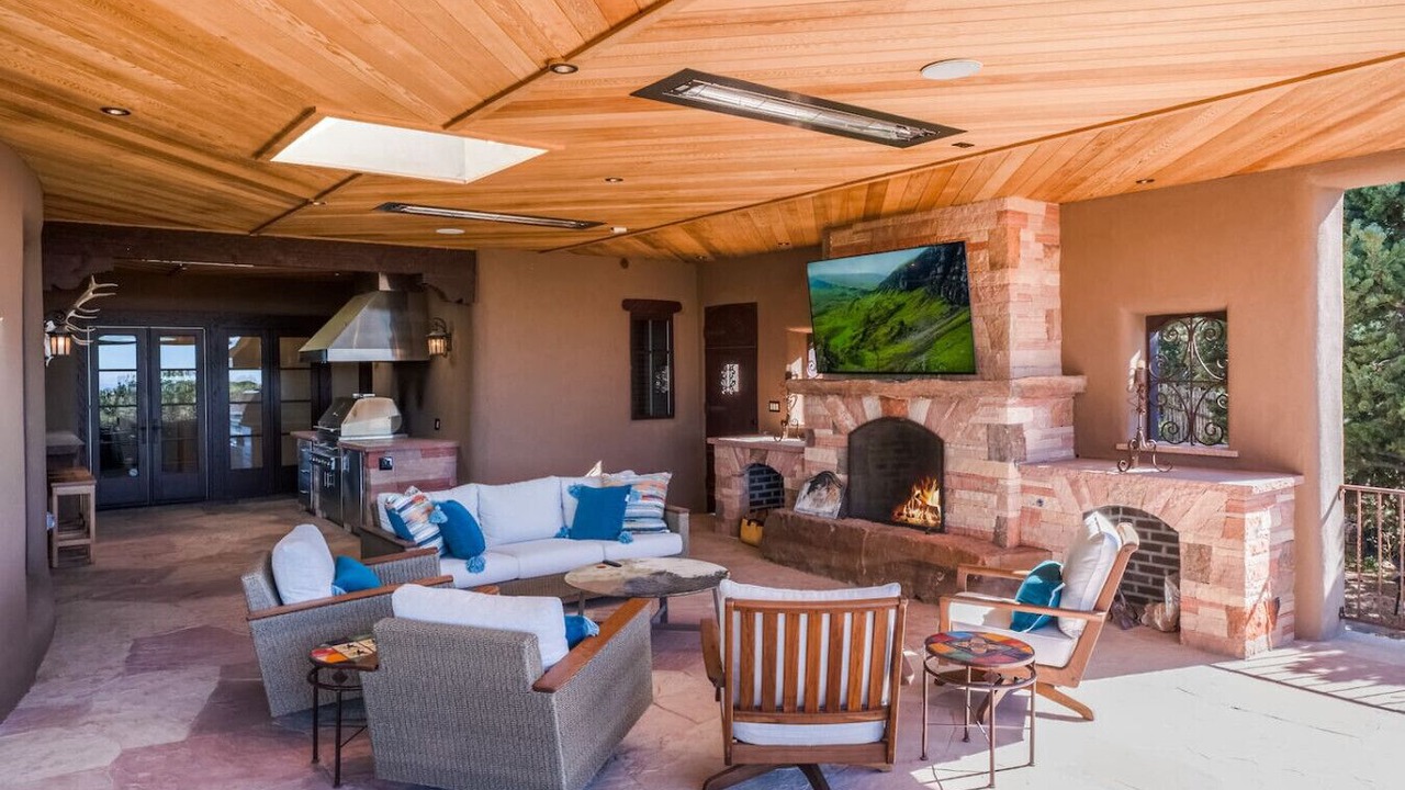 Photo of Livingroom in North Hills