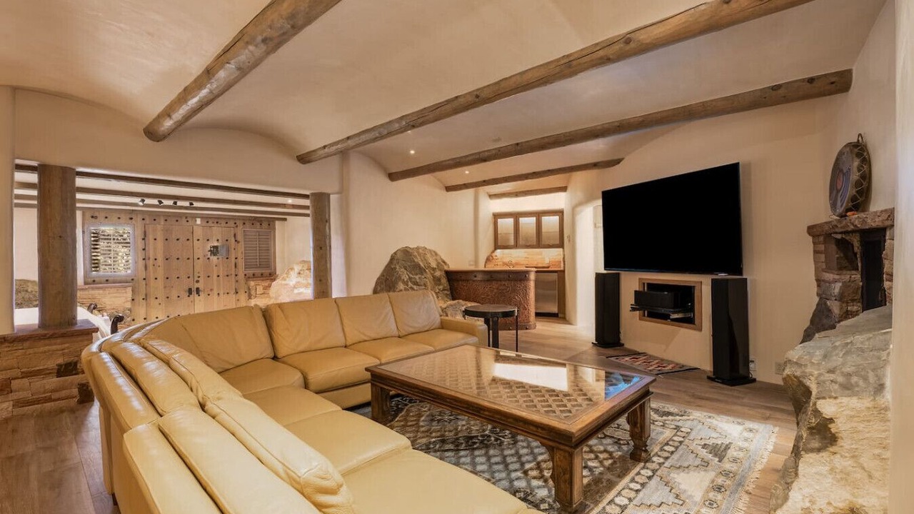 Photo of Livingroom in North Hills