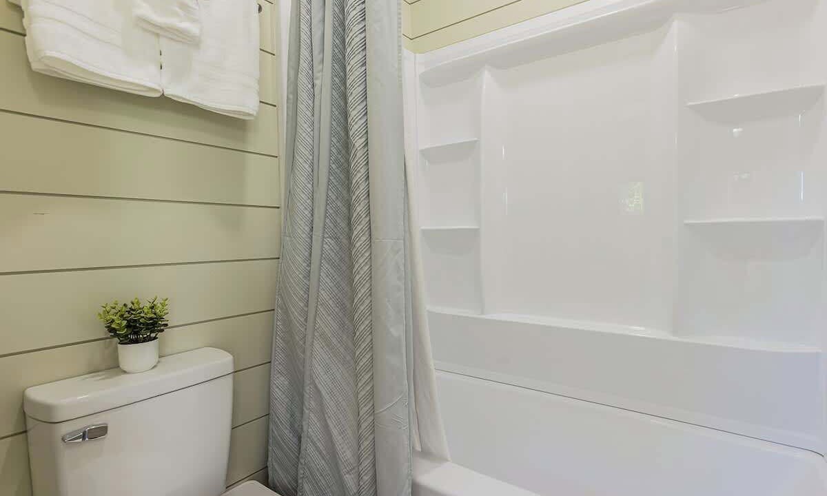 Photo of Bathroom in Wailuku