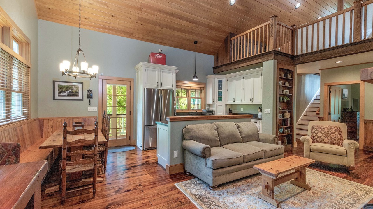 Photo of Livingroom in Cullowhee