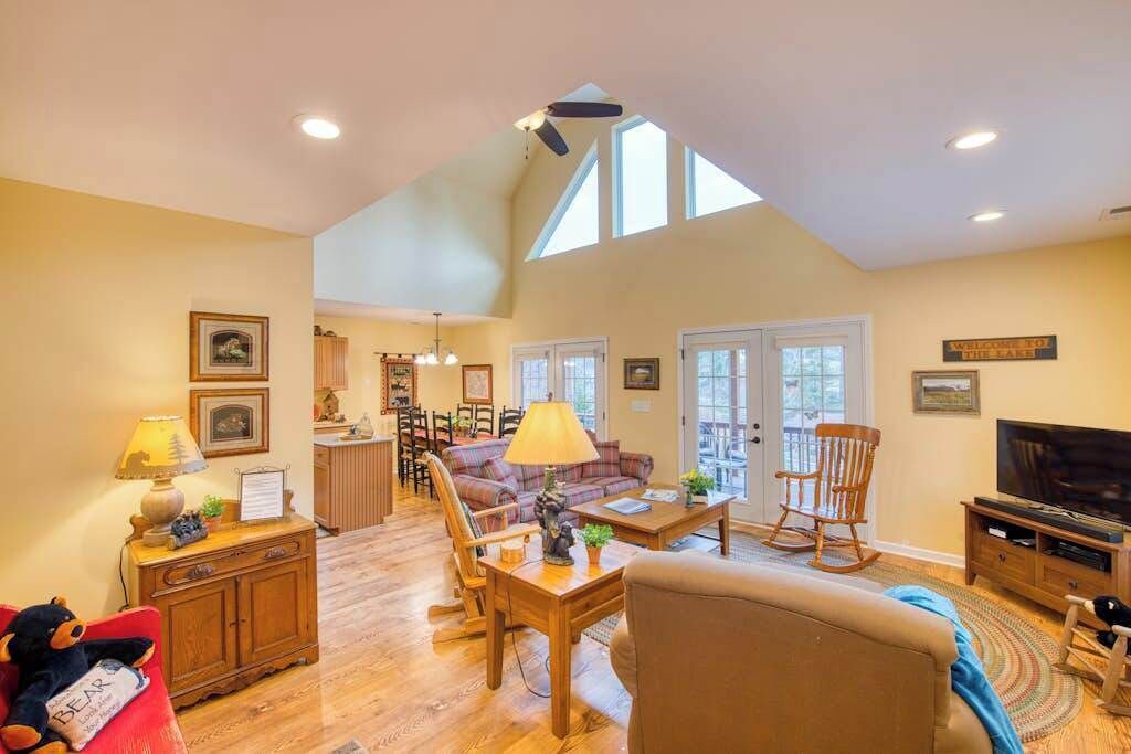 Photo of Livingroom in Lake Junaluska
