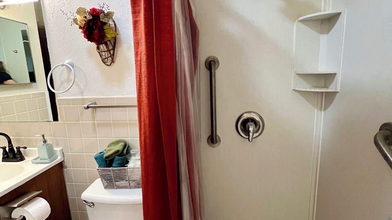 Photo of Bathroom in Northwest Los Angeles Heights