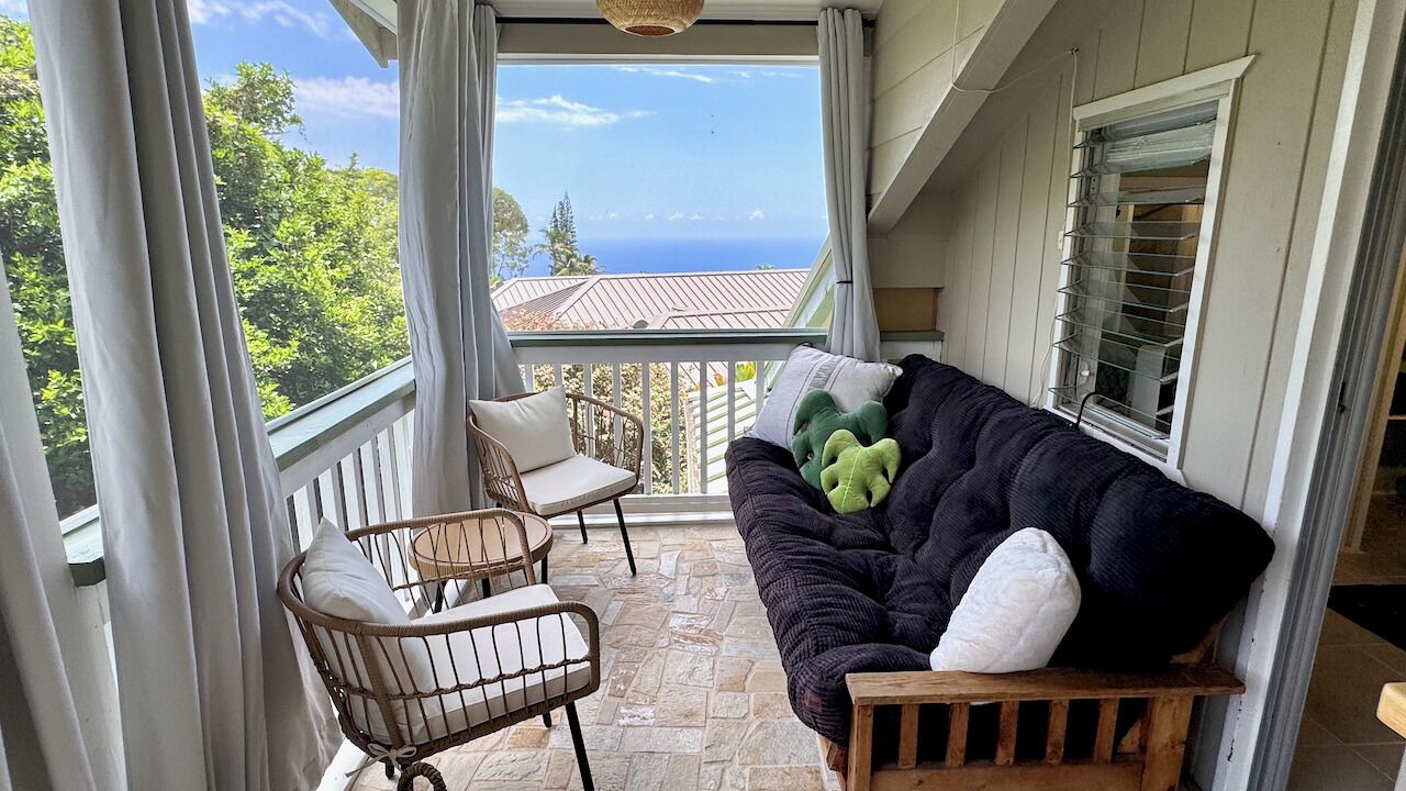 Photo of Livingroom in Kahaluu-Keauhou