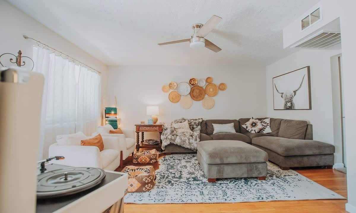 Photo of Livingroom in Pat Hurley