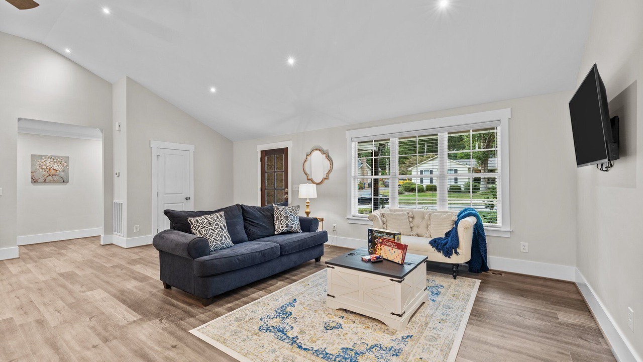 Photo of Livingroom in North Raleigh