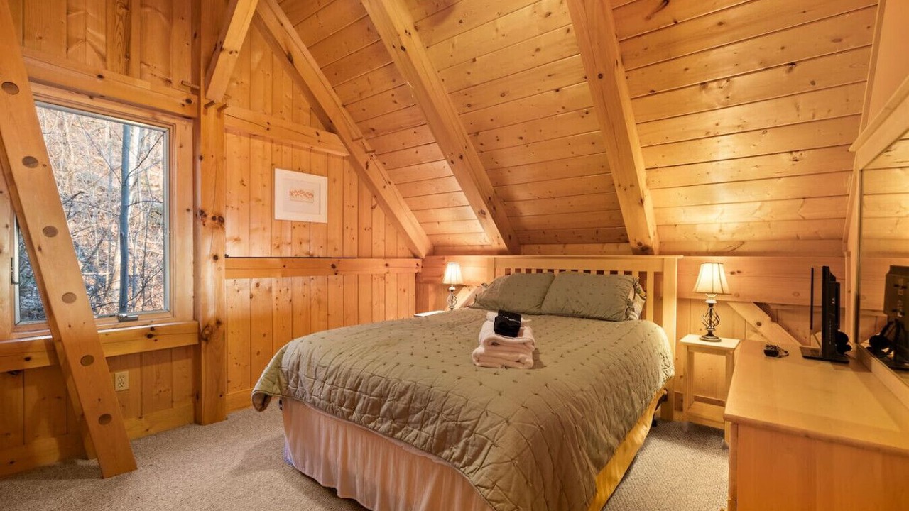 Photo of Bedroom in Swannanoa