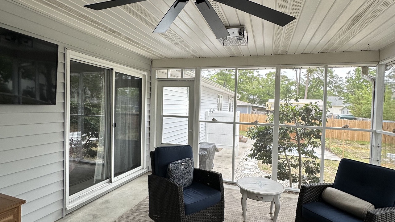 Photo of Patio Balcony in Tranquil Harbour