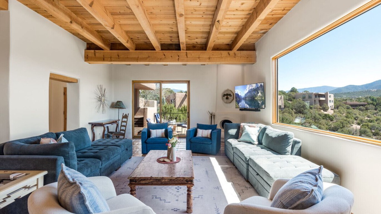 Photo of Livingroom in Northeast Santa Fe