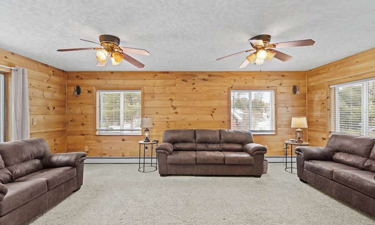 Photo of Livingroom in Lake Luzerne-Hadley