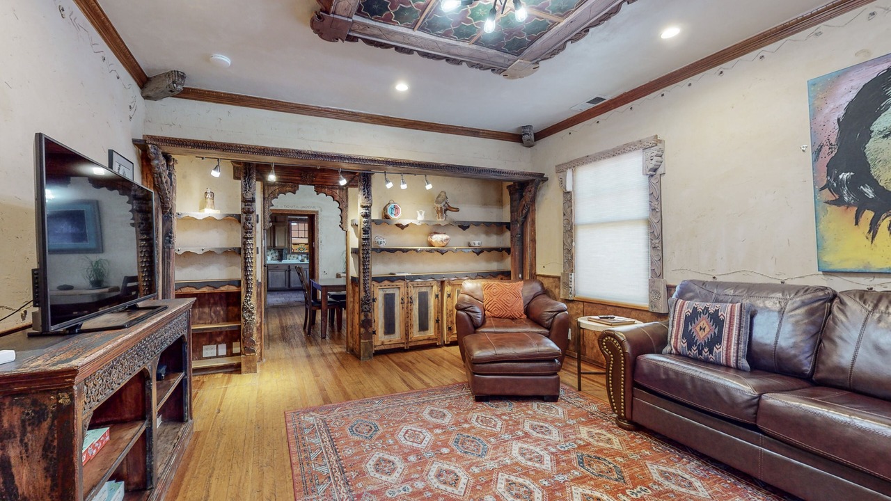Photo of Livingroom in Historic Eastside