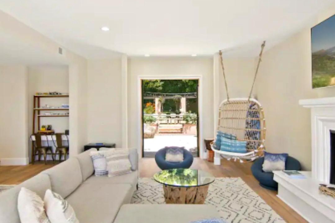 Photo of Livingroom in Central Malibu