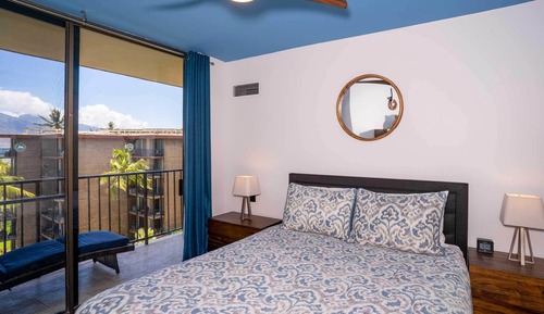 Luxury Condo, 1 Queen Bed with Sofa bed, Ocean View, Beachside