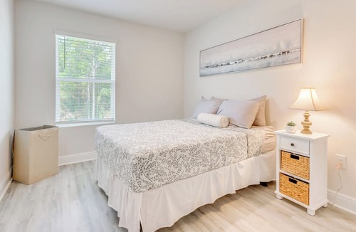 Ferry Pass Apartment | Nurse-ready Rental 2 Mi to UWF Campus & Hospital!