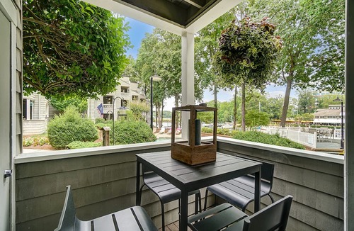 Mount Mourne Condo | Beautiful Lake Norman waterfront location! Comfy and stylish beds & furnishings