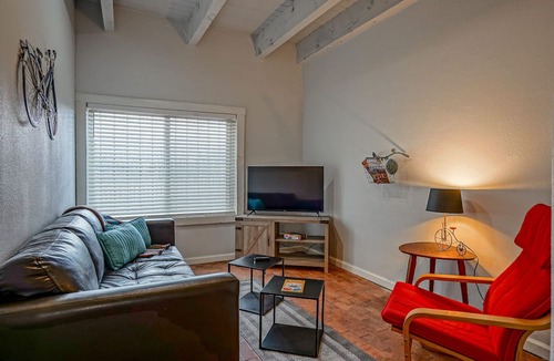 West Old Town Apartment | #2 in Old Town, 2bd/2ba, near I-40
