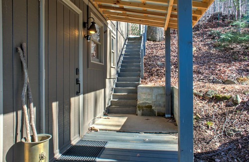 Swannanoa Apartment | Large Mountain Views Hiking 25Mins to DT A-Ville Nature Emersion Deck