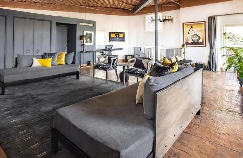 Santa Fe House | Heart of Vibrant Railyard-Large Downtown Loft with Prime Location and Beautiful Deck