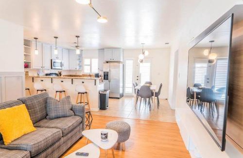 Sacramento Apartment | Arden Family Home BBQ Big Kitchen Backyard Pet W/D