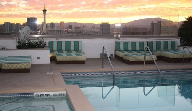Opulent Ogden Luxury High Rise 20th floor Queen