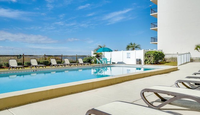 Beachfront Condo With Stunning Views, 3rd Floor, Pool Access, Mariner West