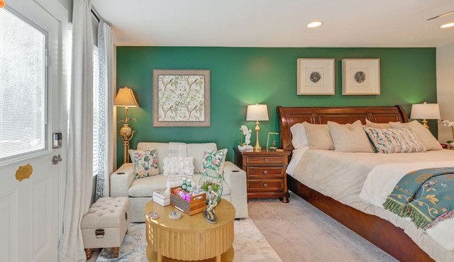 Deck, Patio! Charming Concord Studio Near Speedway