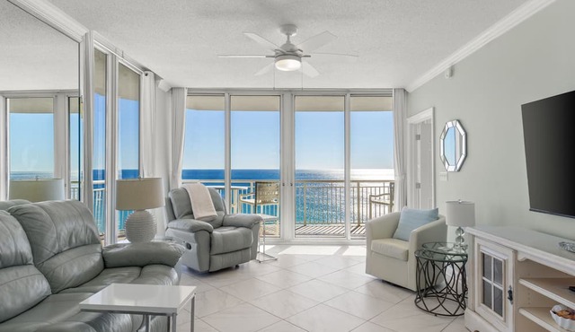 Luxurious Gulf-front Condo, Heated Pool, Spa/Gym