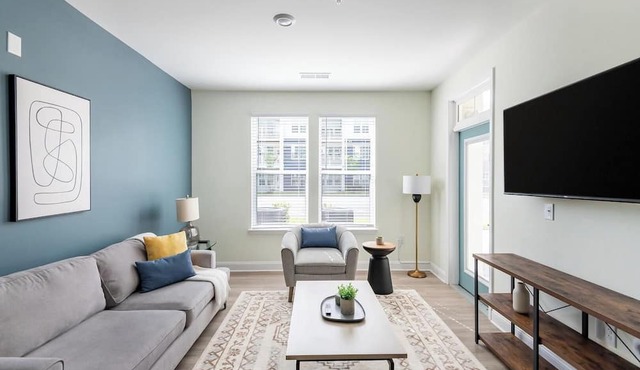 Landing | Spectacular 1BD, Pool, Clubhouse
