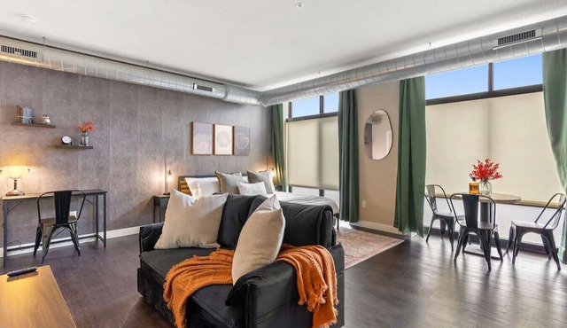 Eden Studio | Free Parking, Central, Gym Fast WIFI